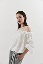 Airy volum off shoulder blouse
