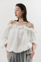 Airy volum off shoulder blouse