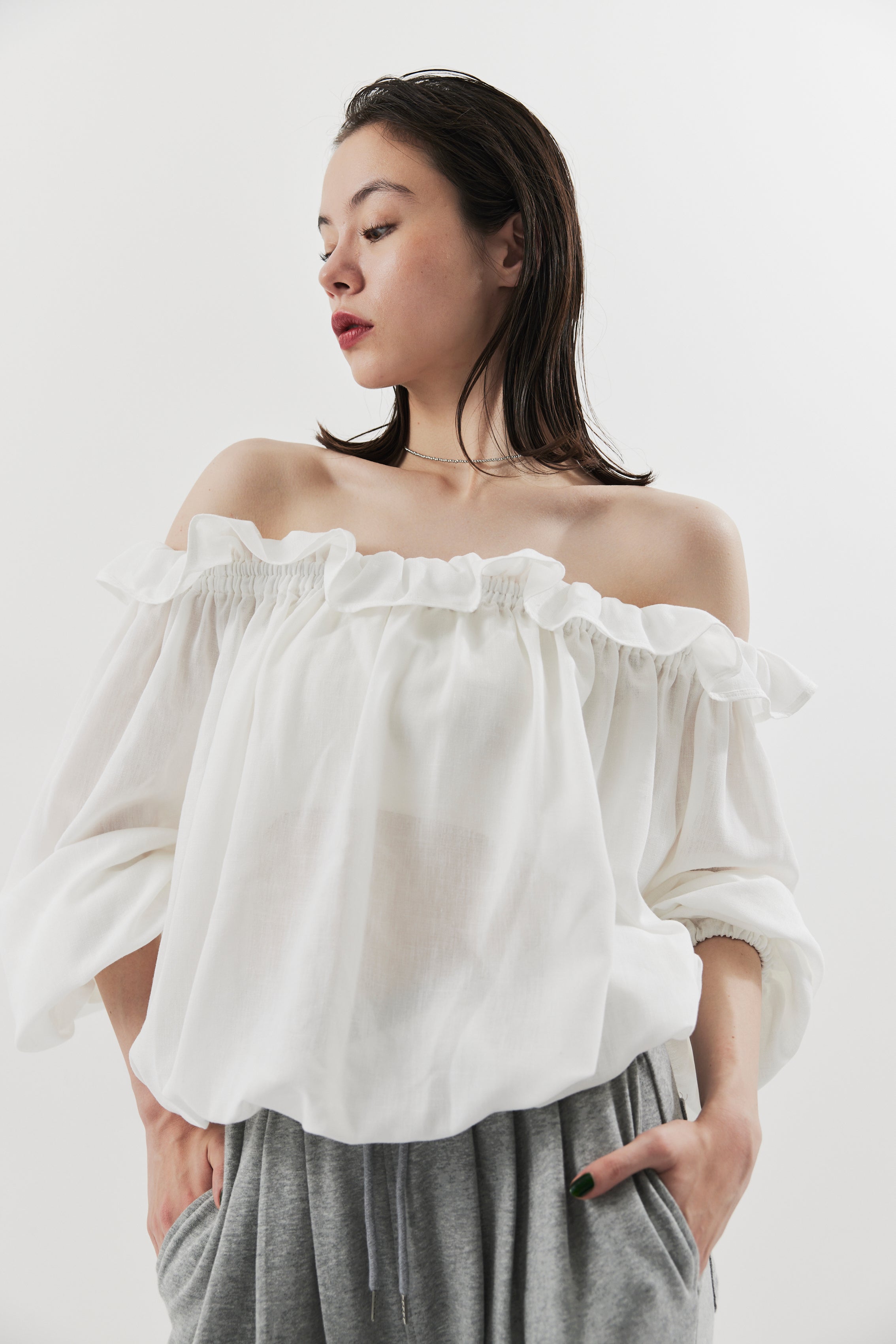 Airy volum off shoulder blouse