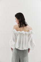 Airy volum off shoulder blouse