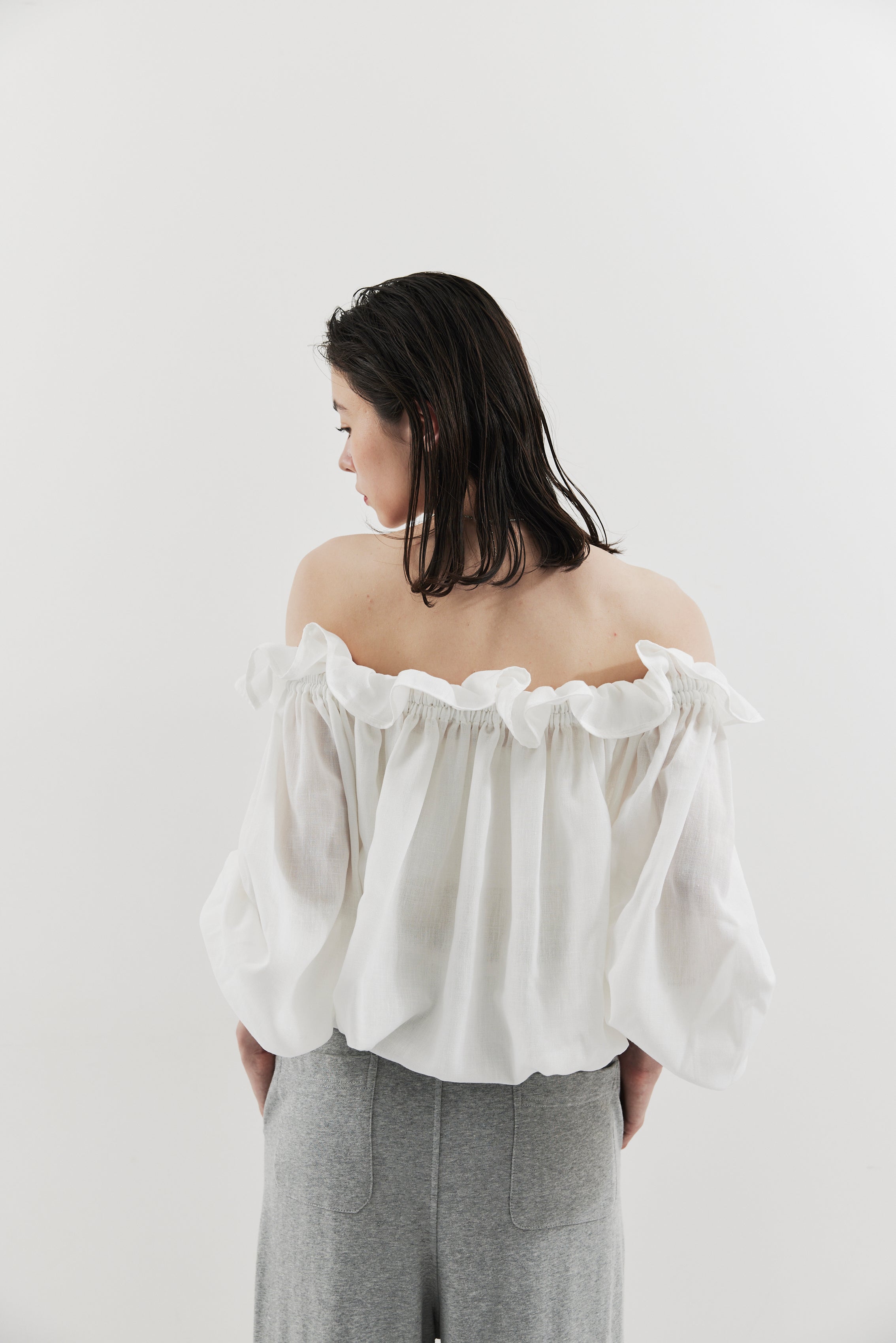 Airy volum off shoulder blouse