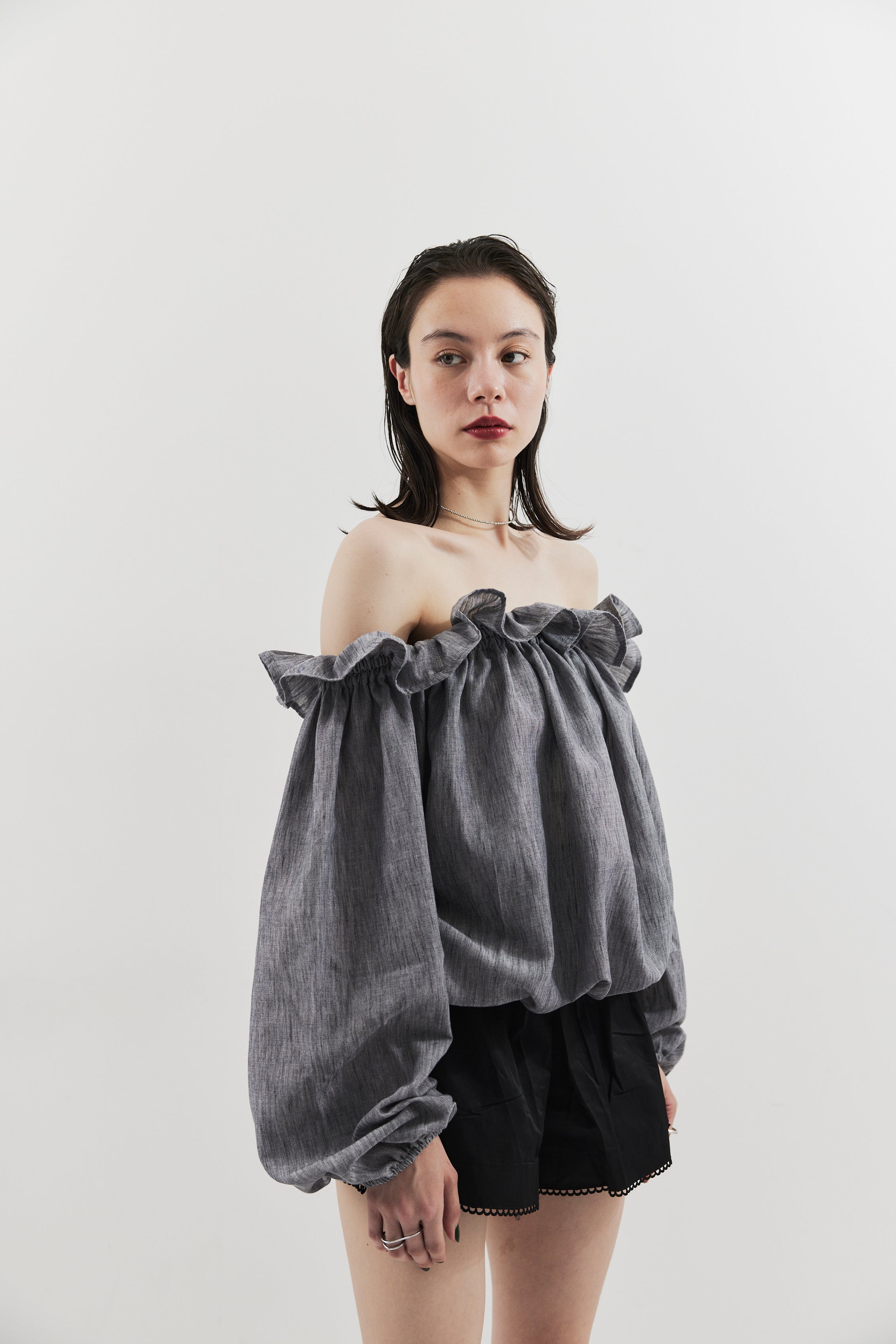 Airy volum off shoulder blouse