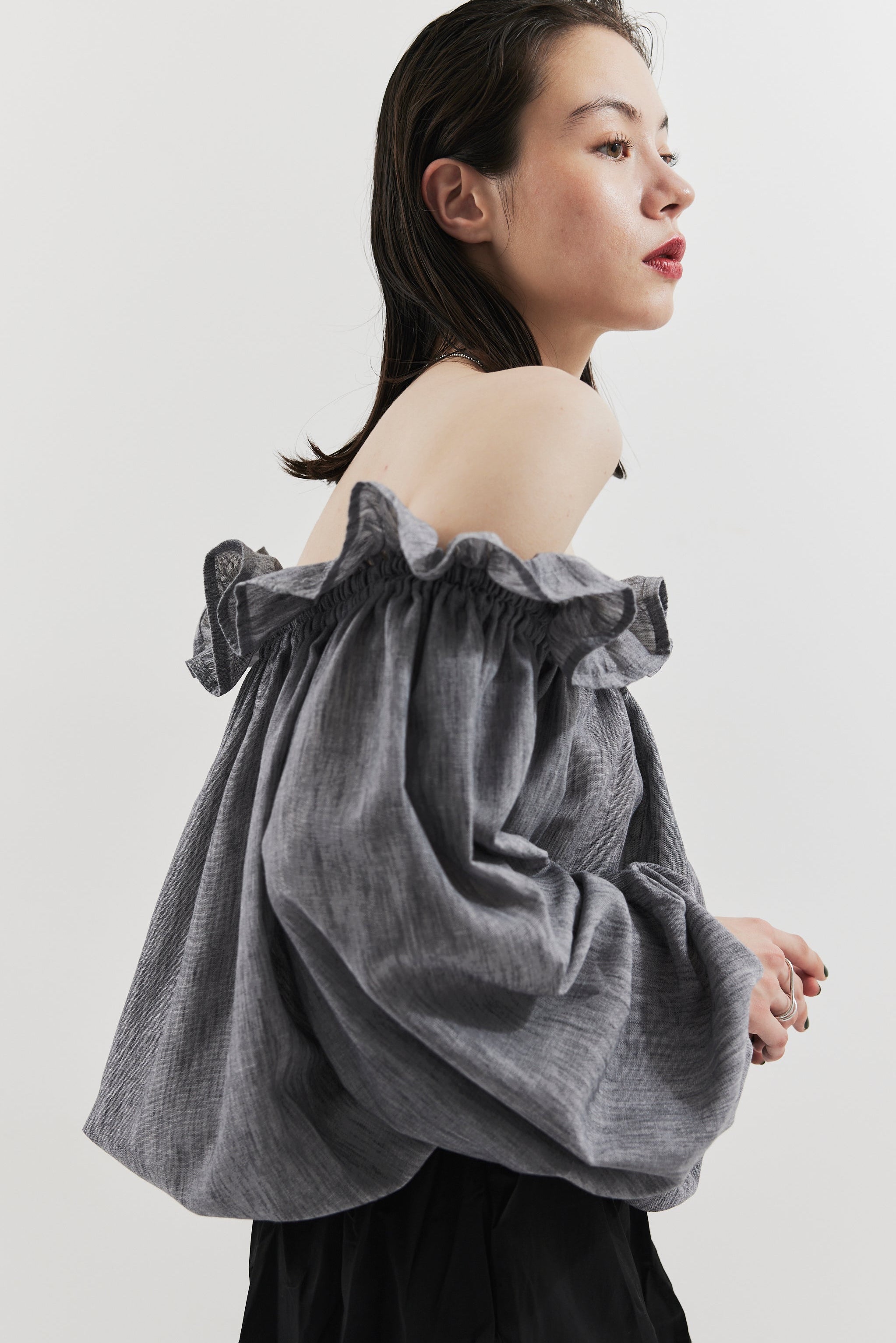 Airy volum off shoulder blouse