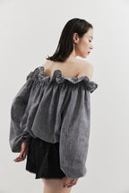 Airy volum off shoulder blouse
