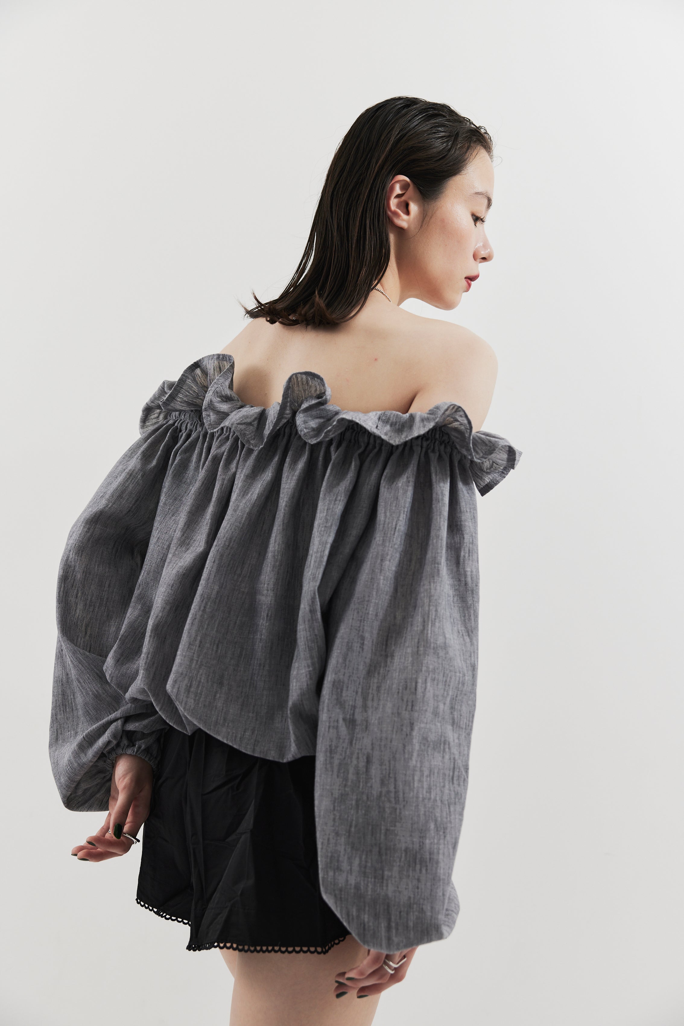 Airy volum off shoulder blouse