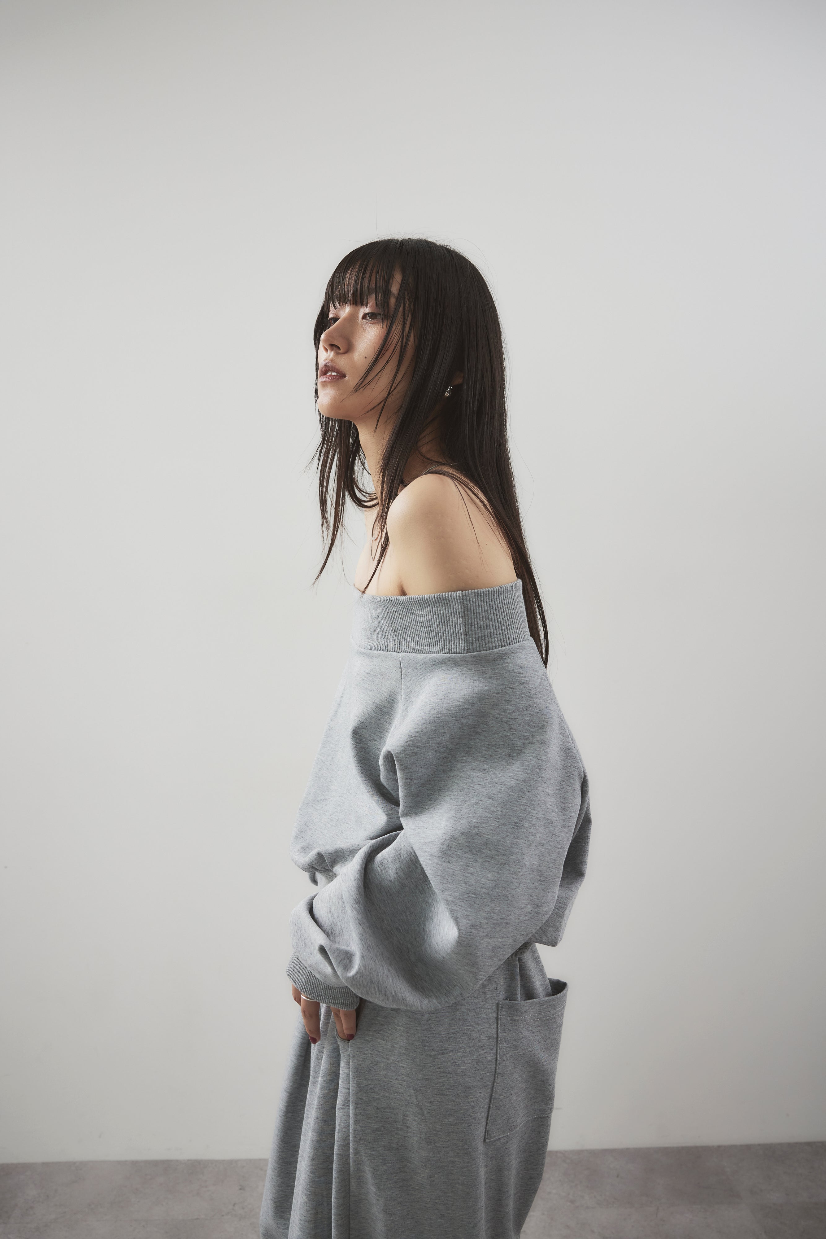 Sweatshirt-touch off-shoulder tops