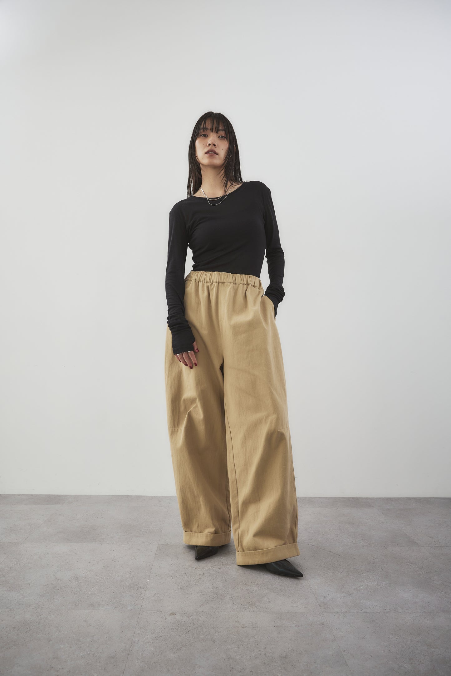 Cotton roll-up curved pants