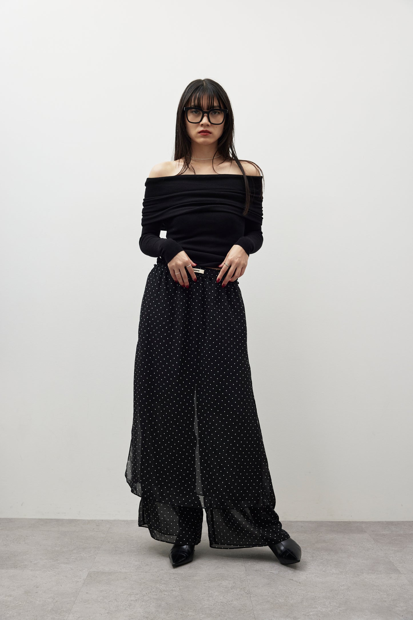 Off-shoulder knit tops