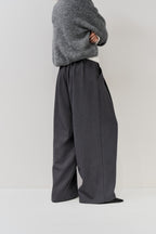 2-tuck wide pants