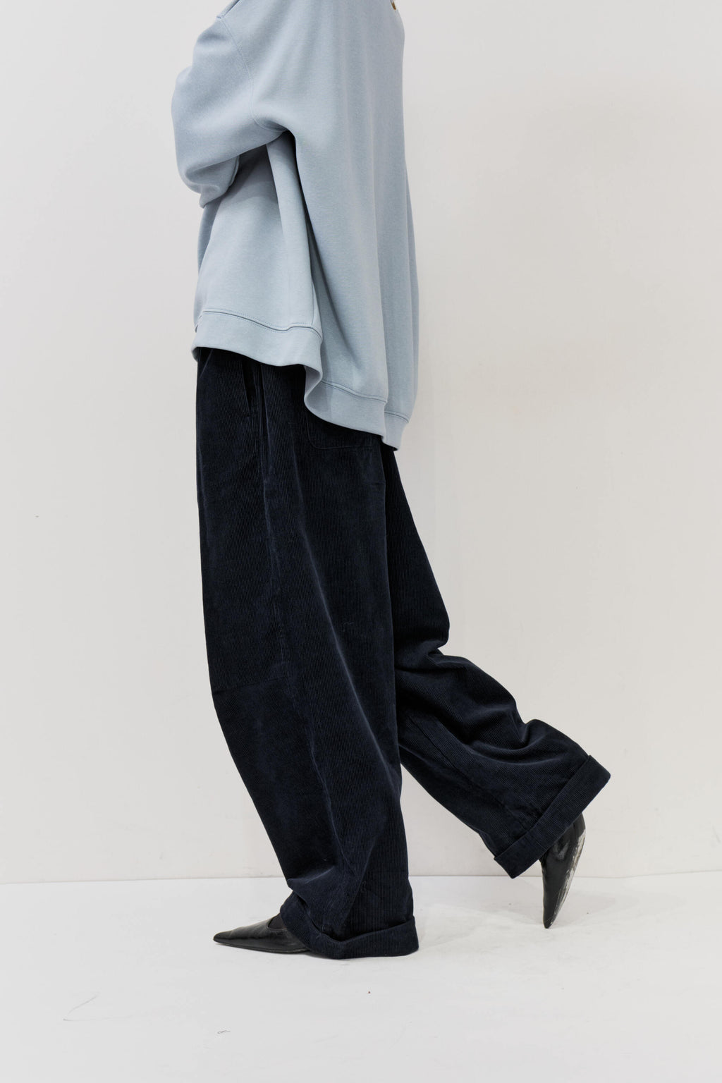 Corduroy roll up curved pants