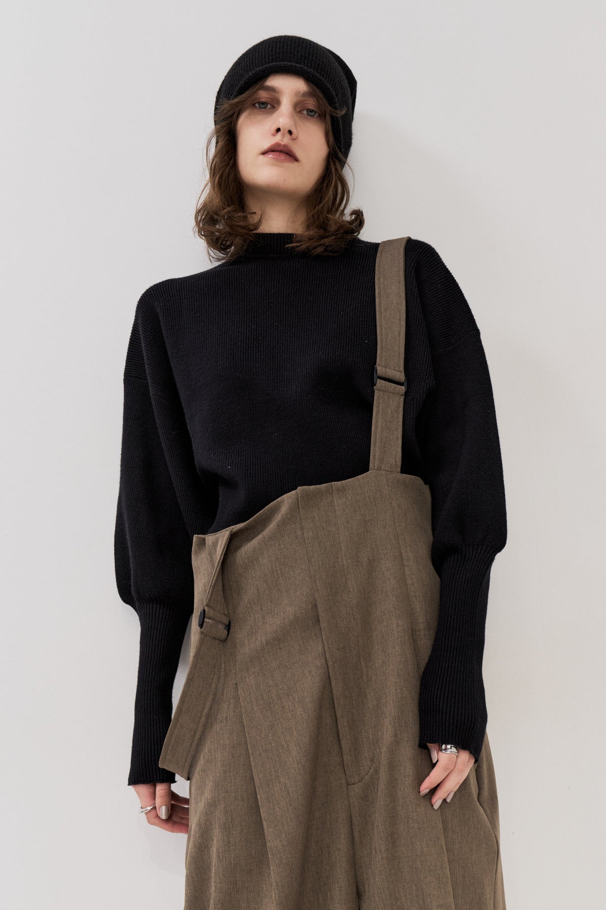 Crew neck compact knit pullover