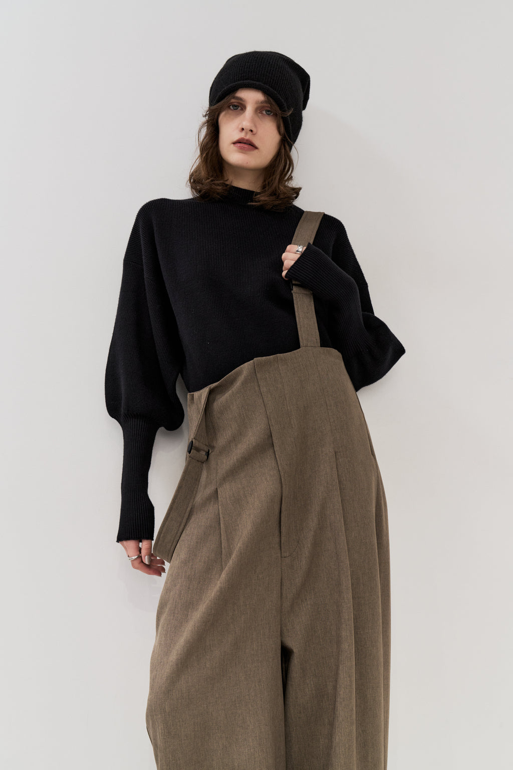 Crew neck compact knit pullover