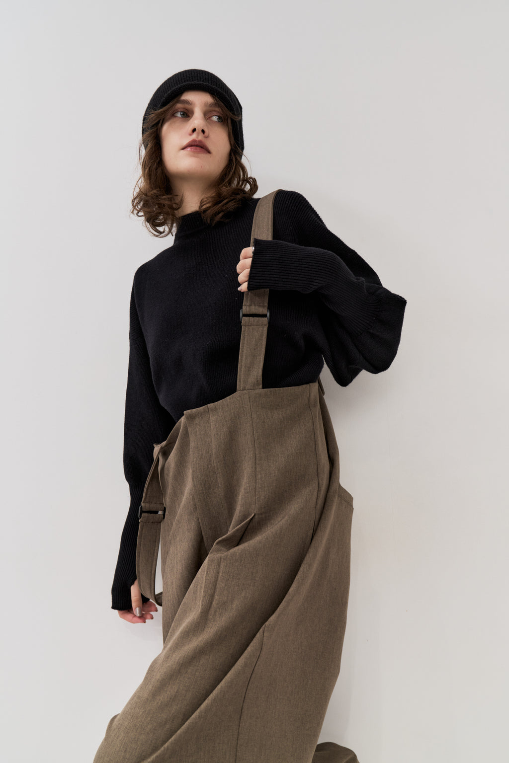 Crew neck compact knit pullover