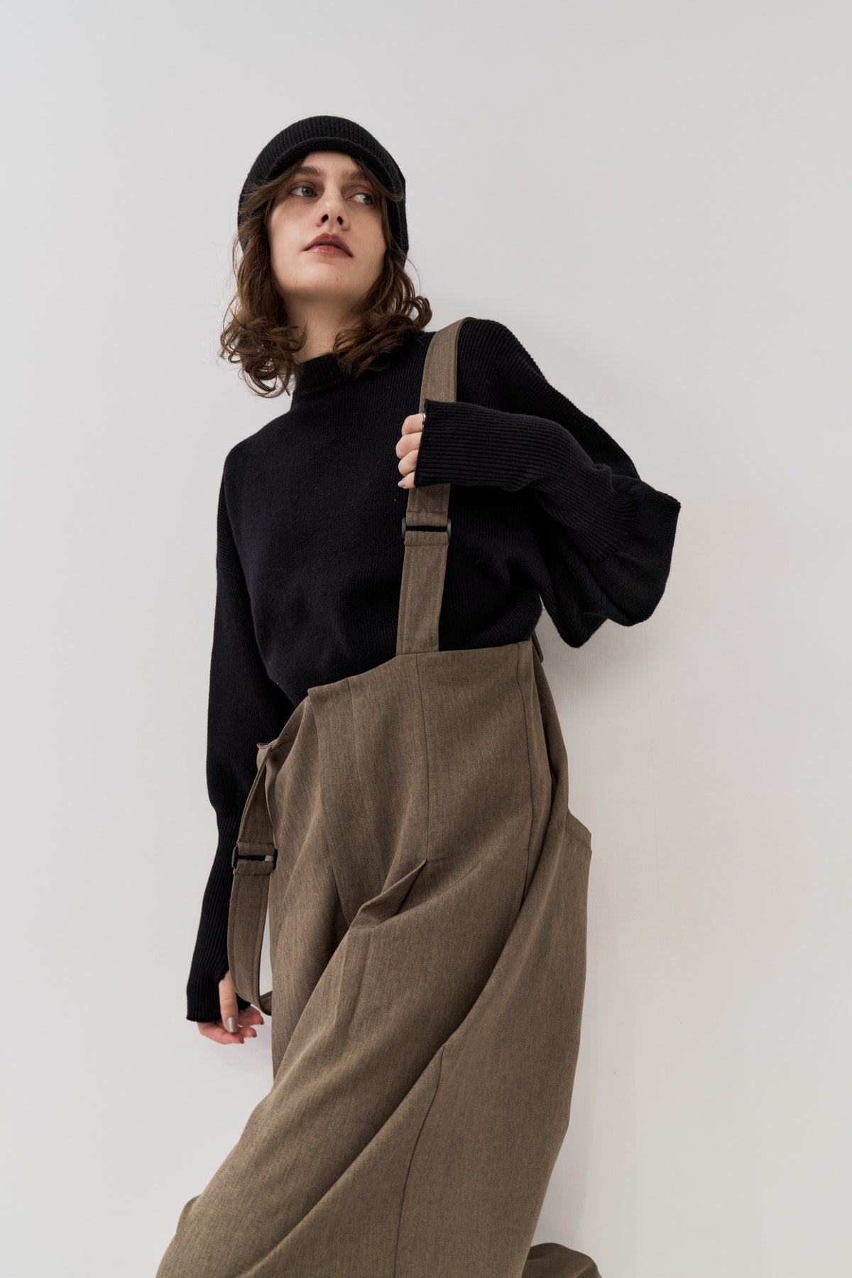 Crew neck compact knit pullover