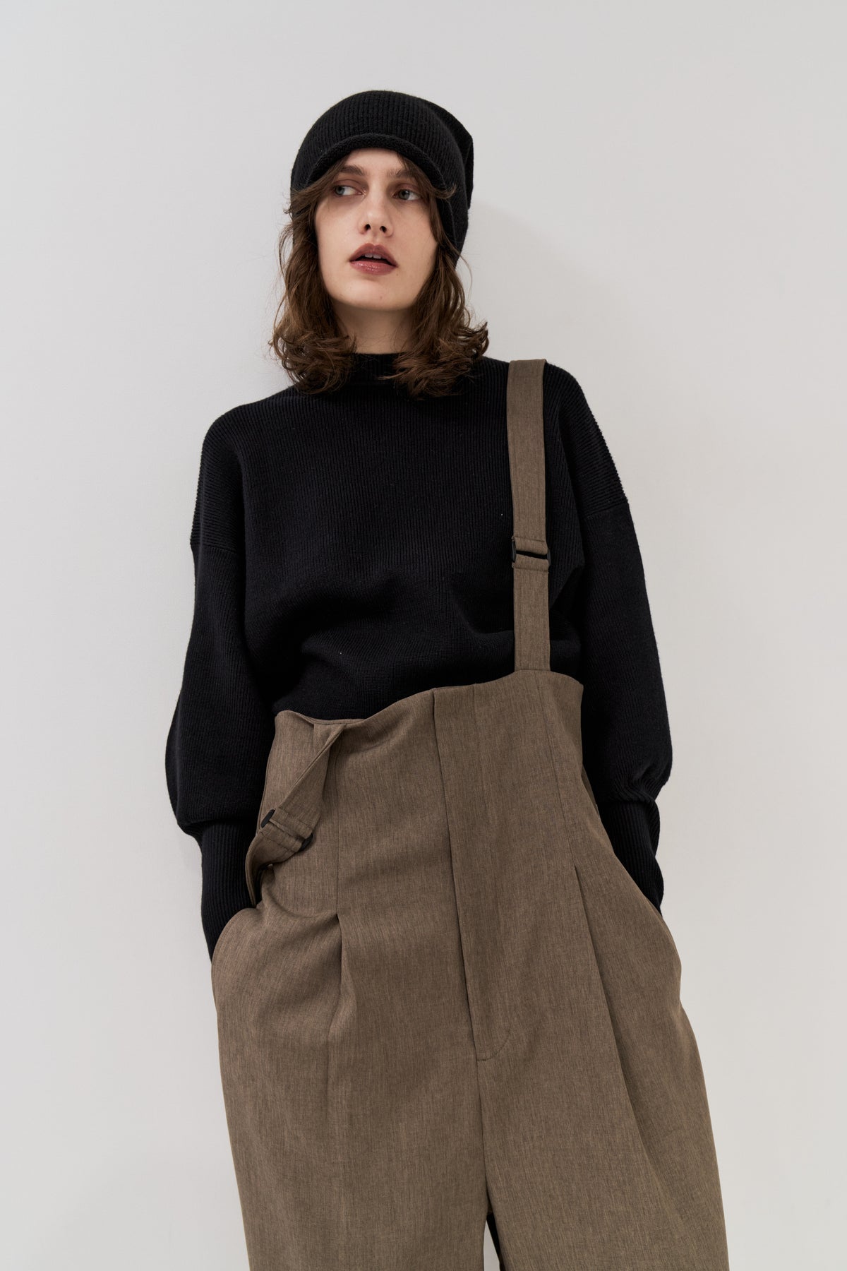 Crew neck compact knit pullover