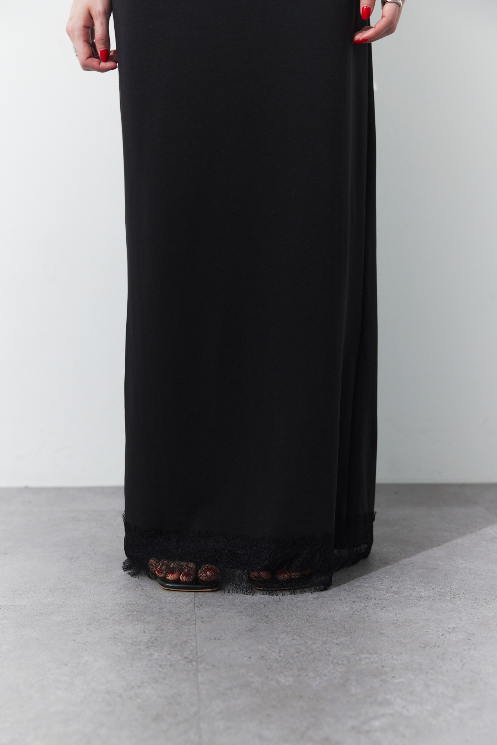 Lace hem long skirt