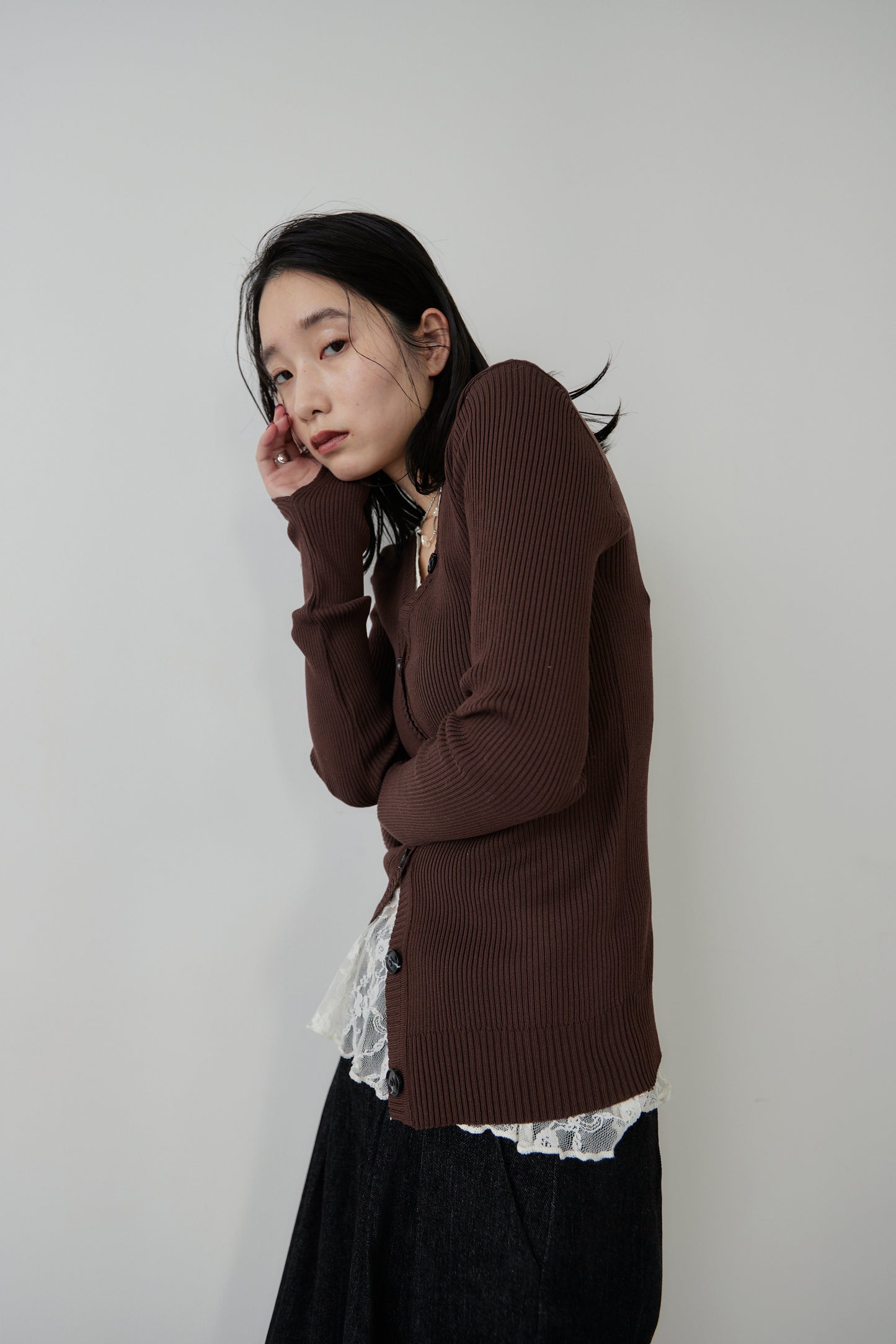 Front-button v-neck rib knit