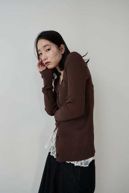 Front-button v-neck rib knit