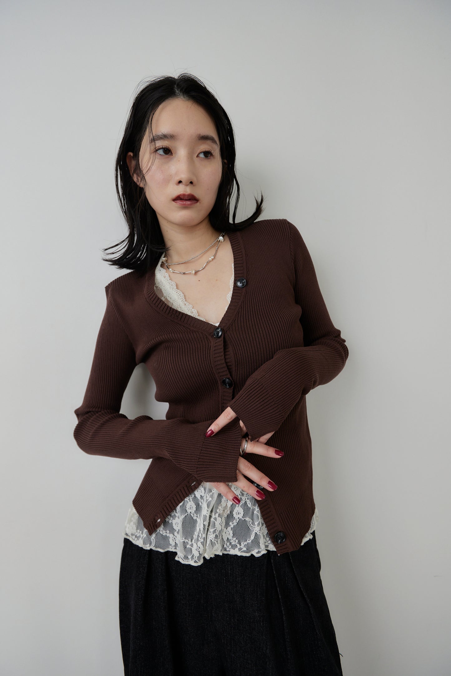 Front-button v-neck rib knit