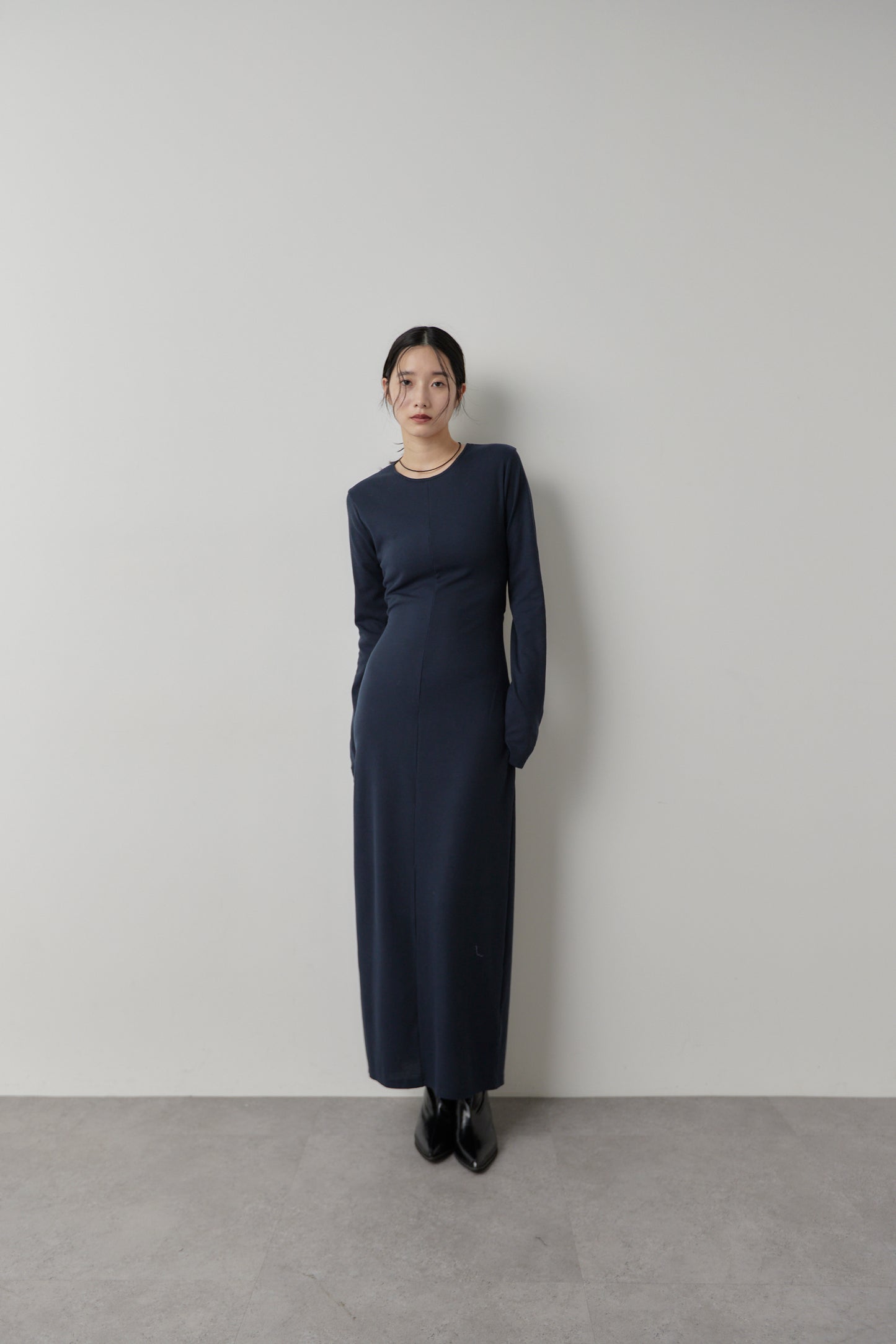 Long-sleeve back cut design dress