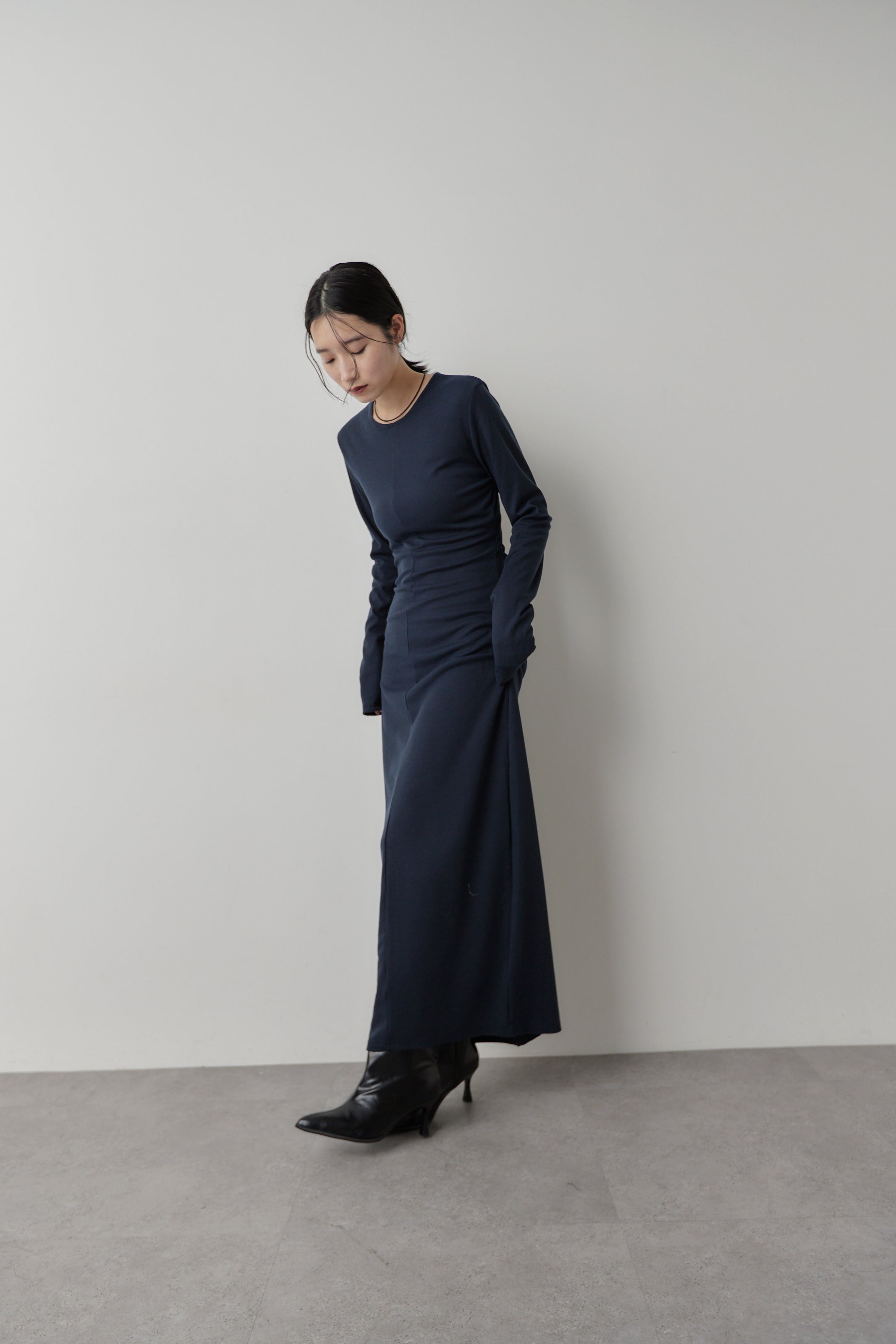 Long-sleeve back cut design dress