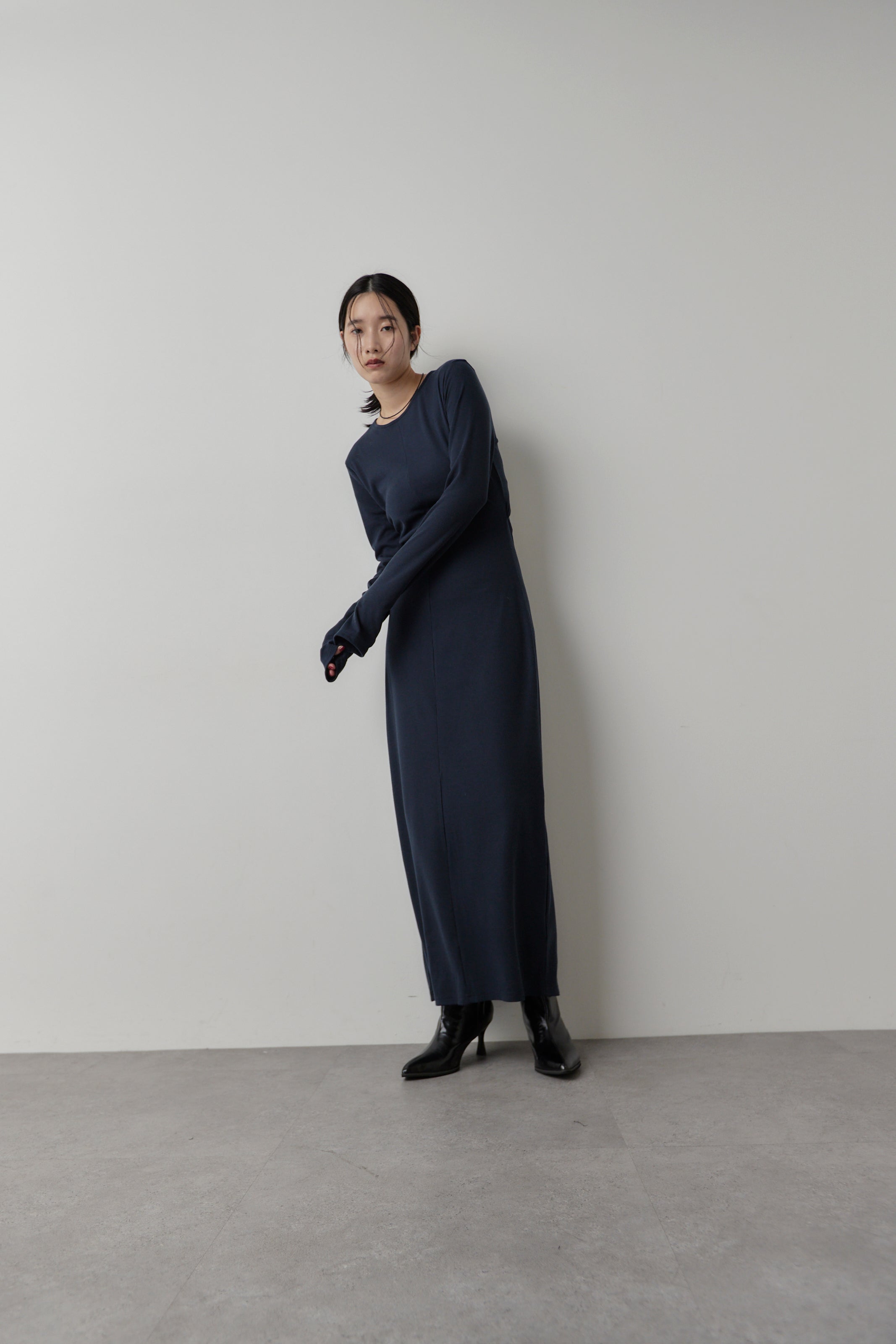 Long-sleeve back cut design dress