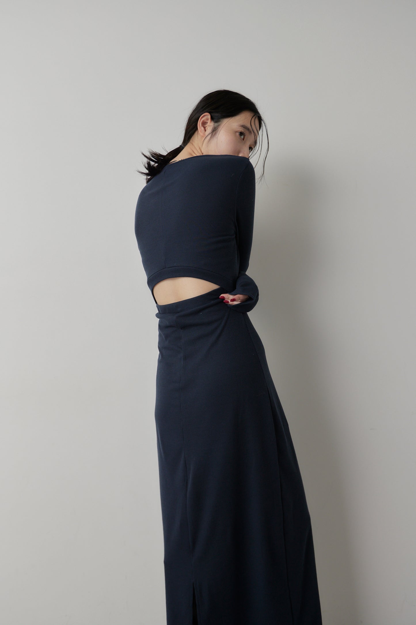 Long-sleeve back cut design dress