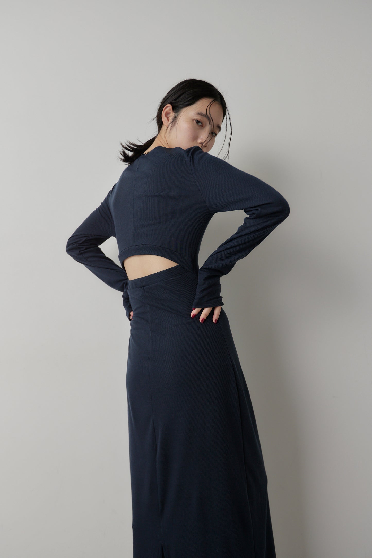 Long-sleeve back cut design dress