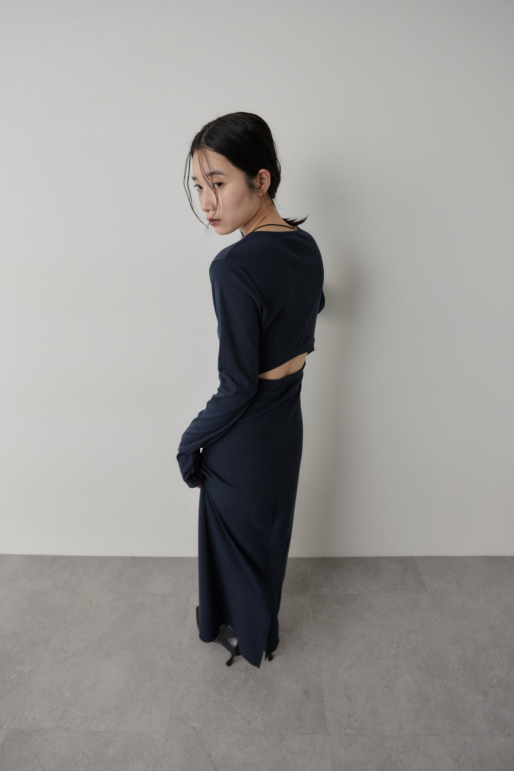 Long-sleeve back cut design dress