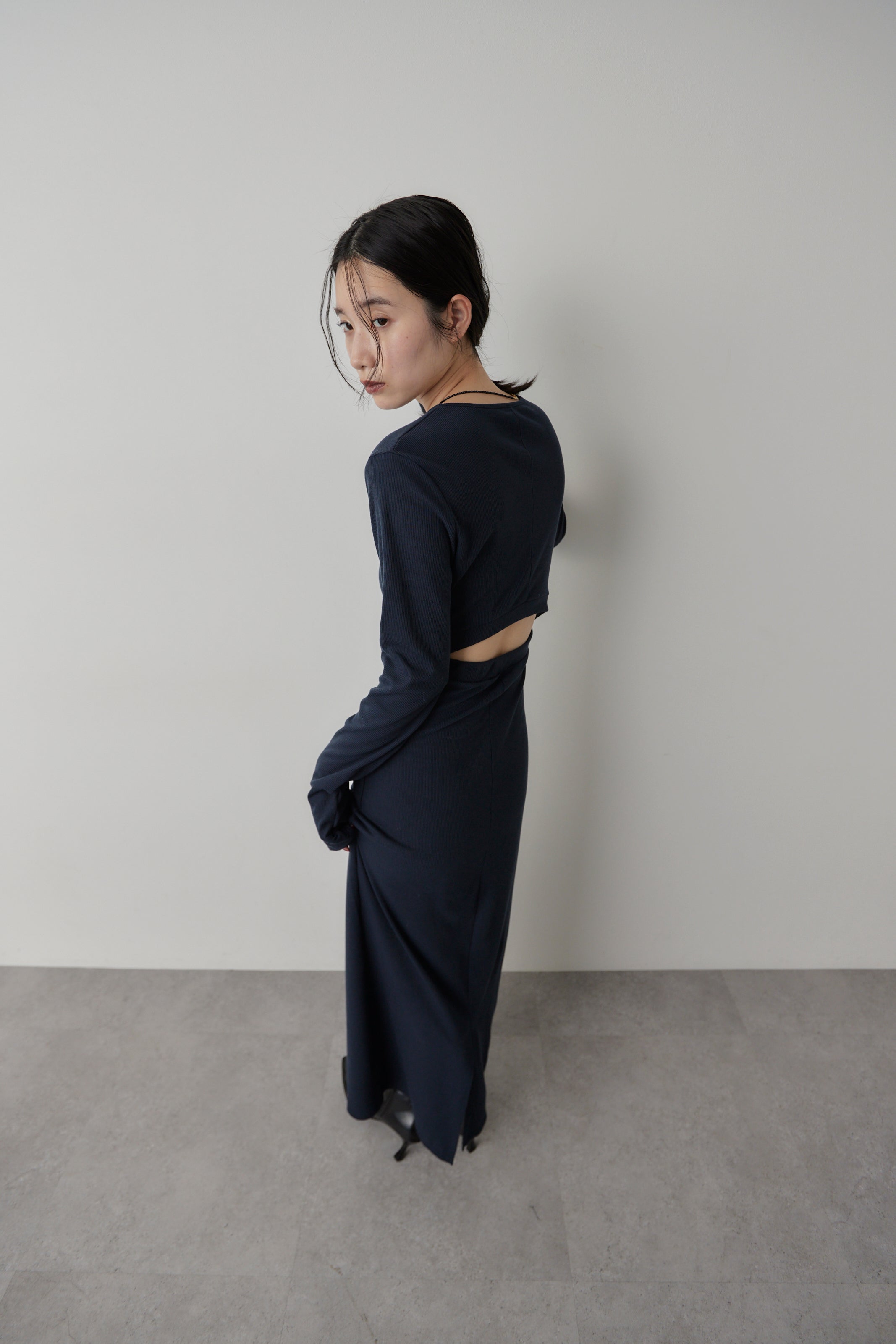 Long-sleeve back cut design dress