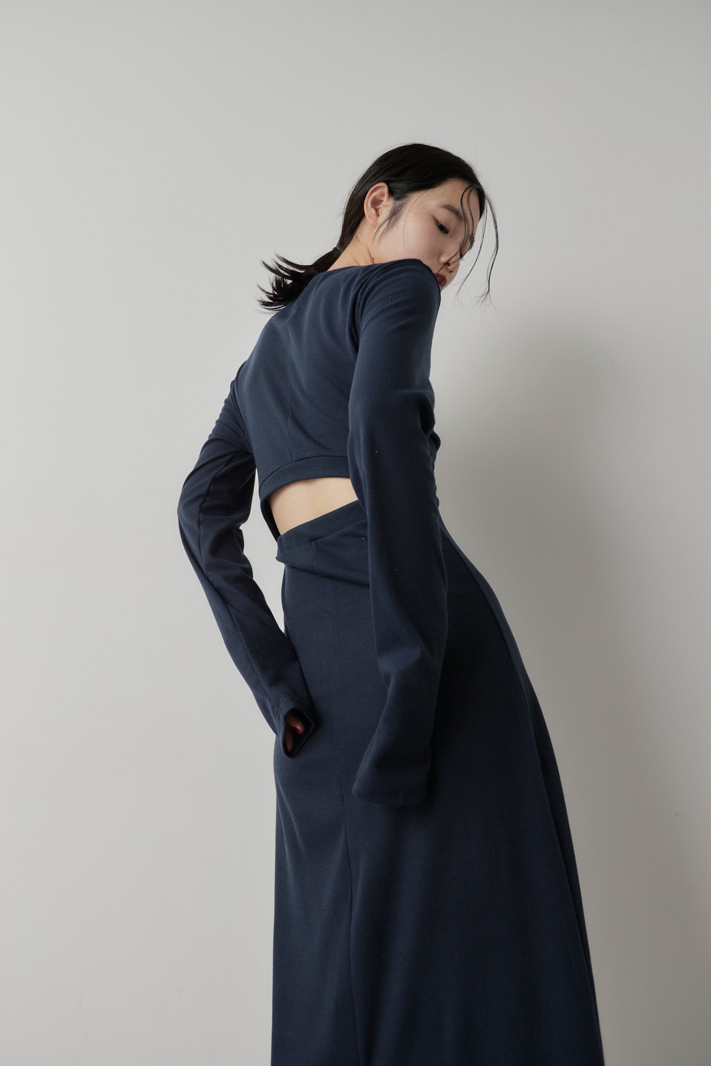 Long-sleeve back cut design dress