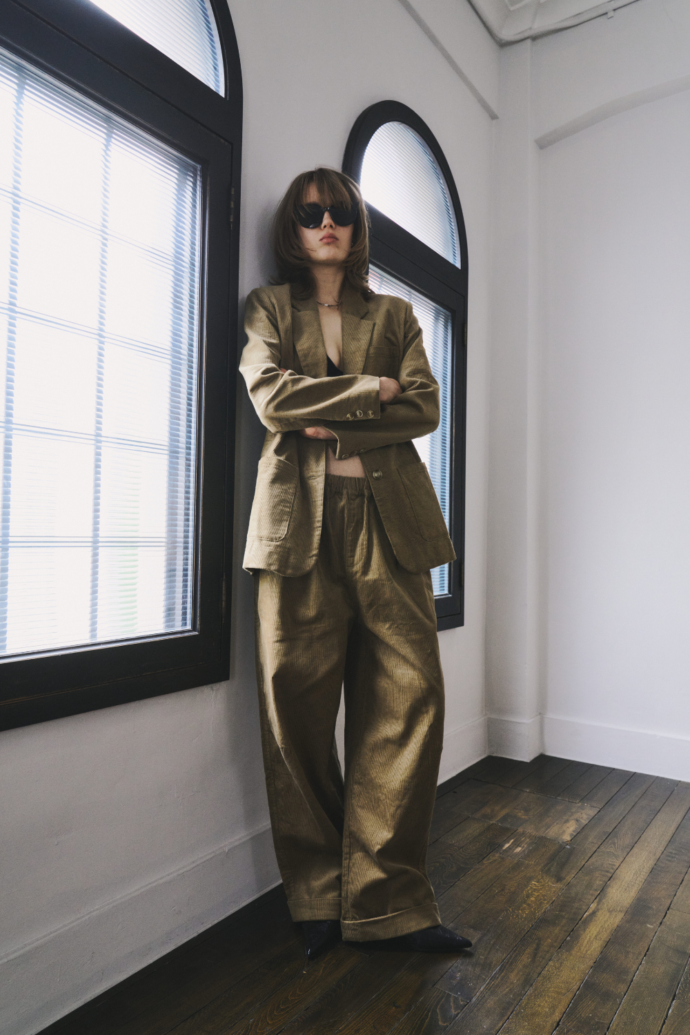 Corduroy roll up curved pants