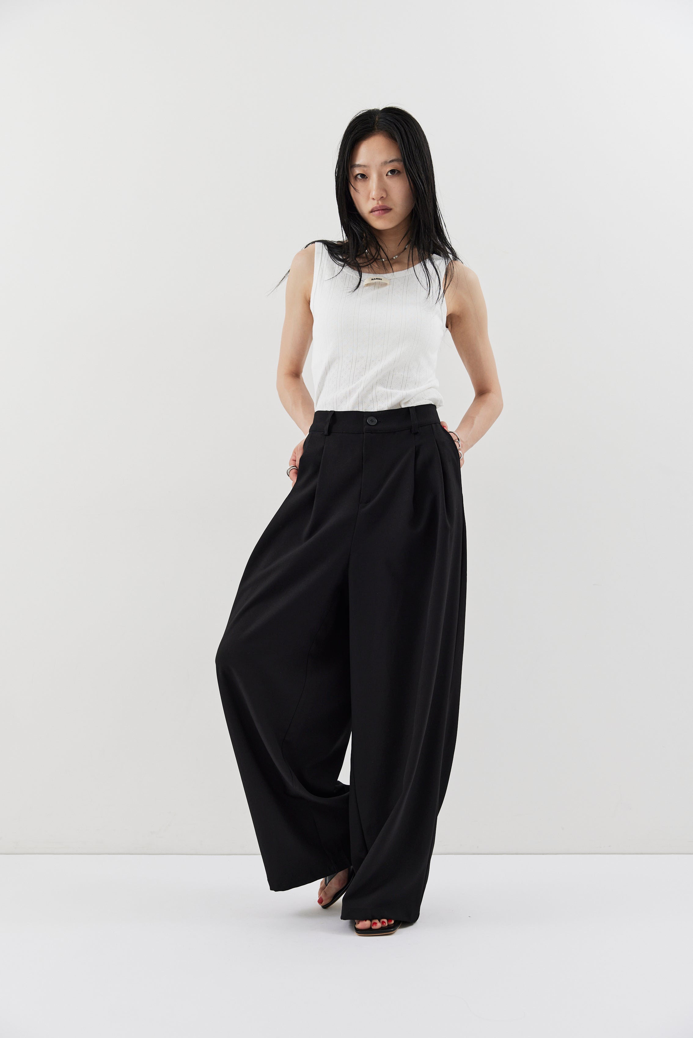 2-tuck wide pants
