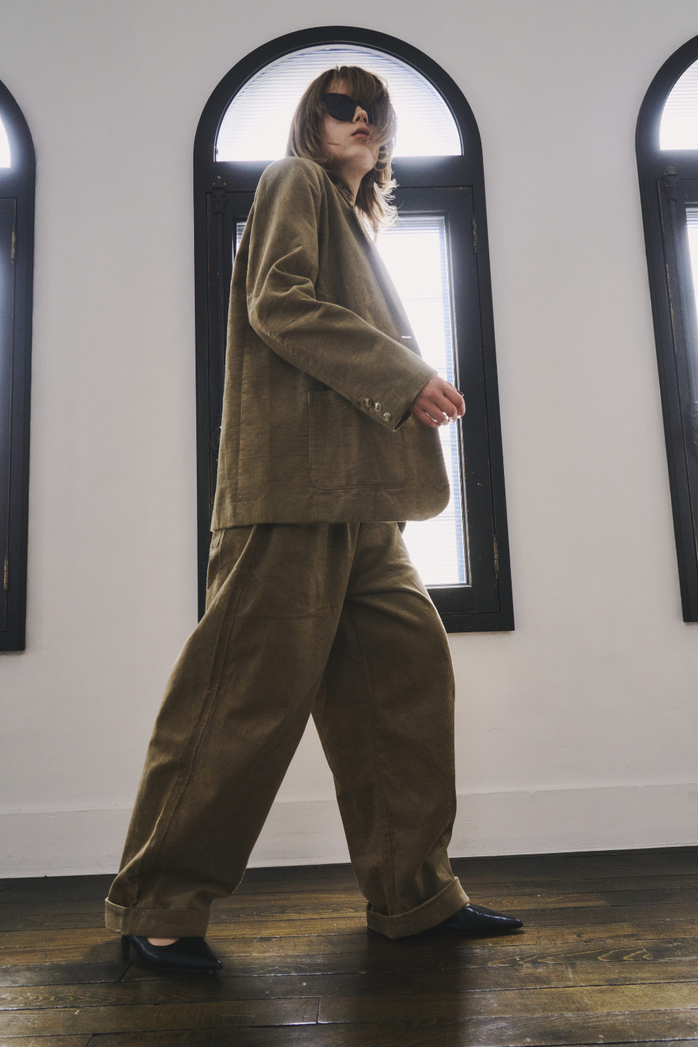 Corduroy roll up curved pants