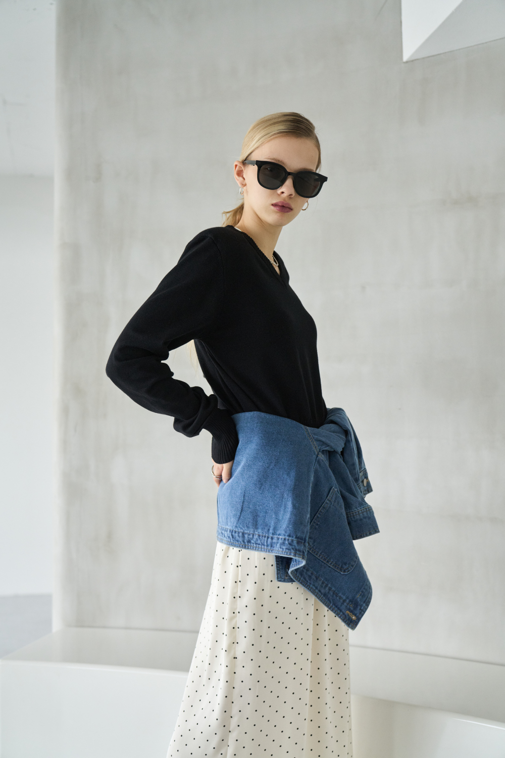 Power shoulder v-neck knit