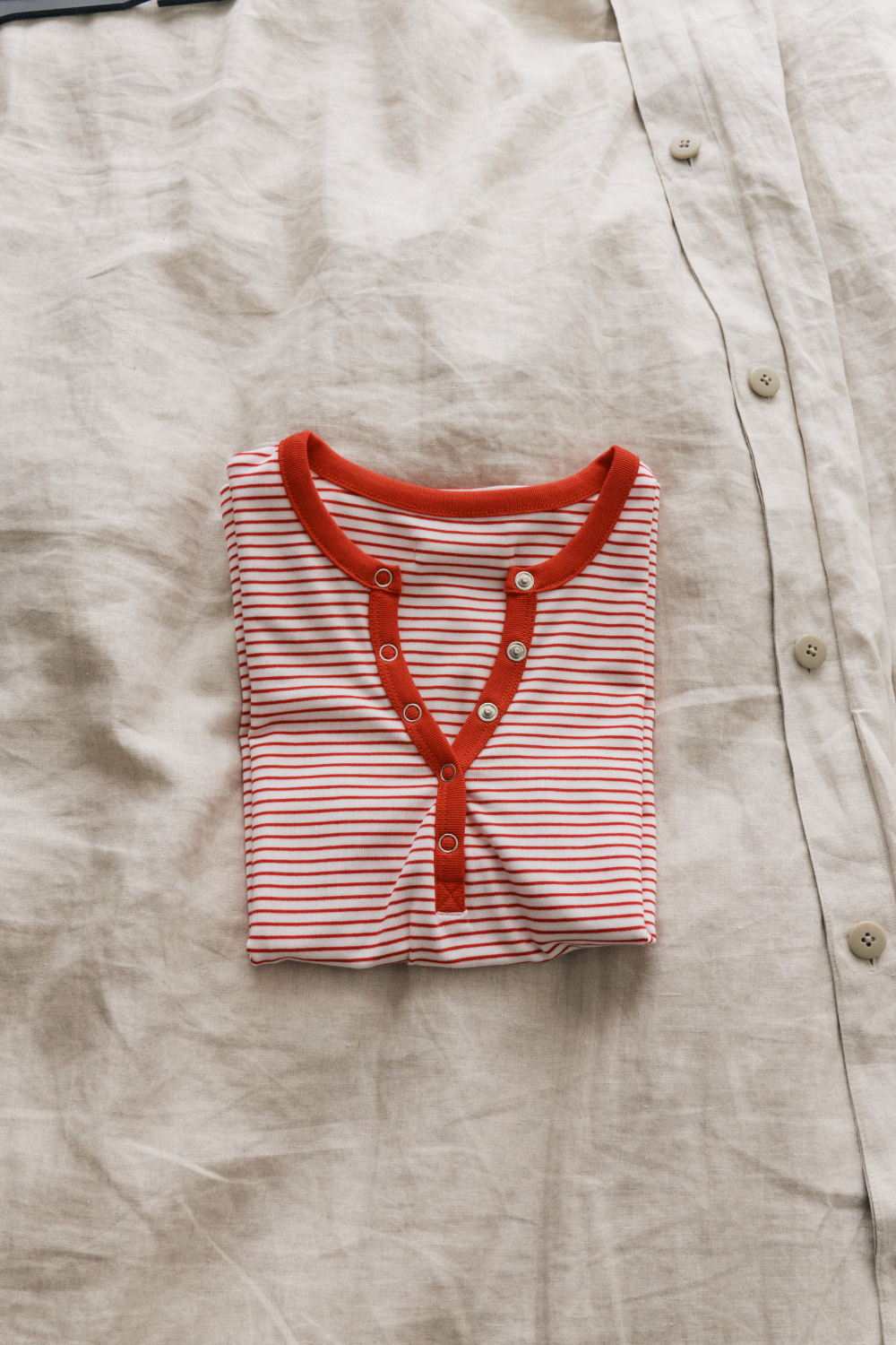 Snap button henry neck border TEE