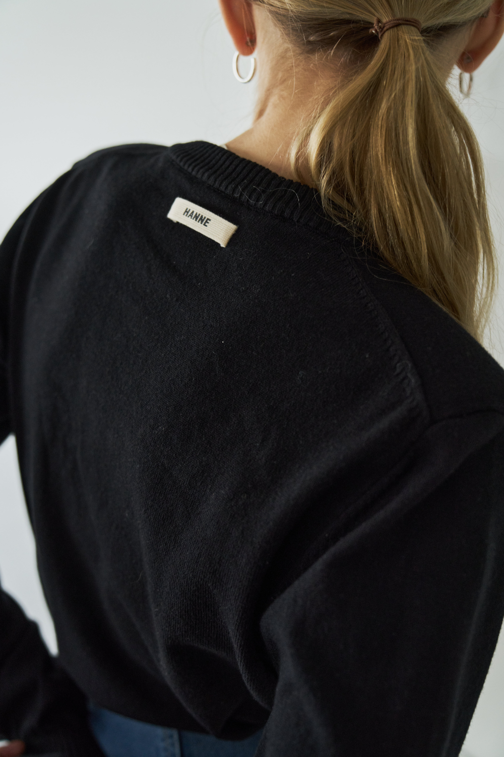 Power shoulder v-neck knit