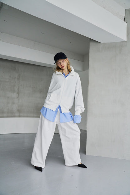 Tucked wide sweatpants