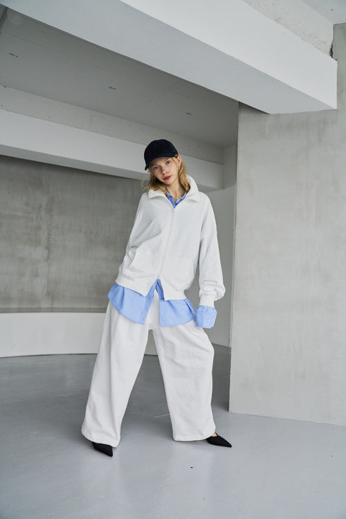 Tucked wide sweatpants