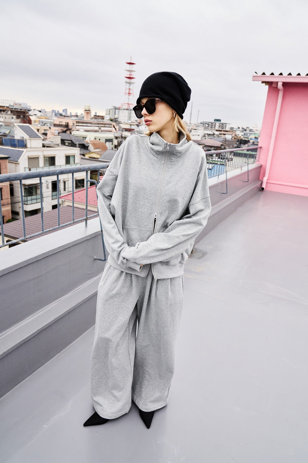 Tucked wide sweatpants