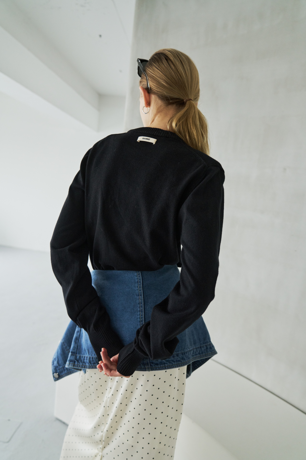 Power shoulder v-neck knit