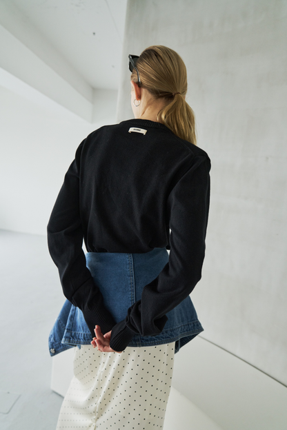 Power shoulder v-neck knit