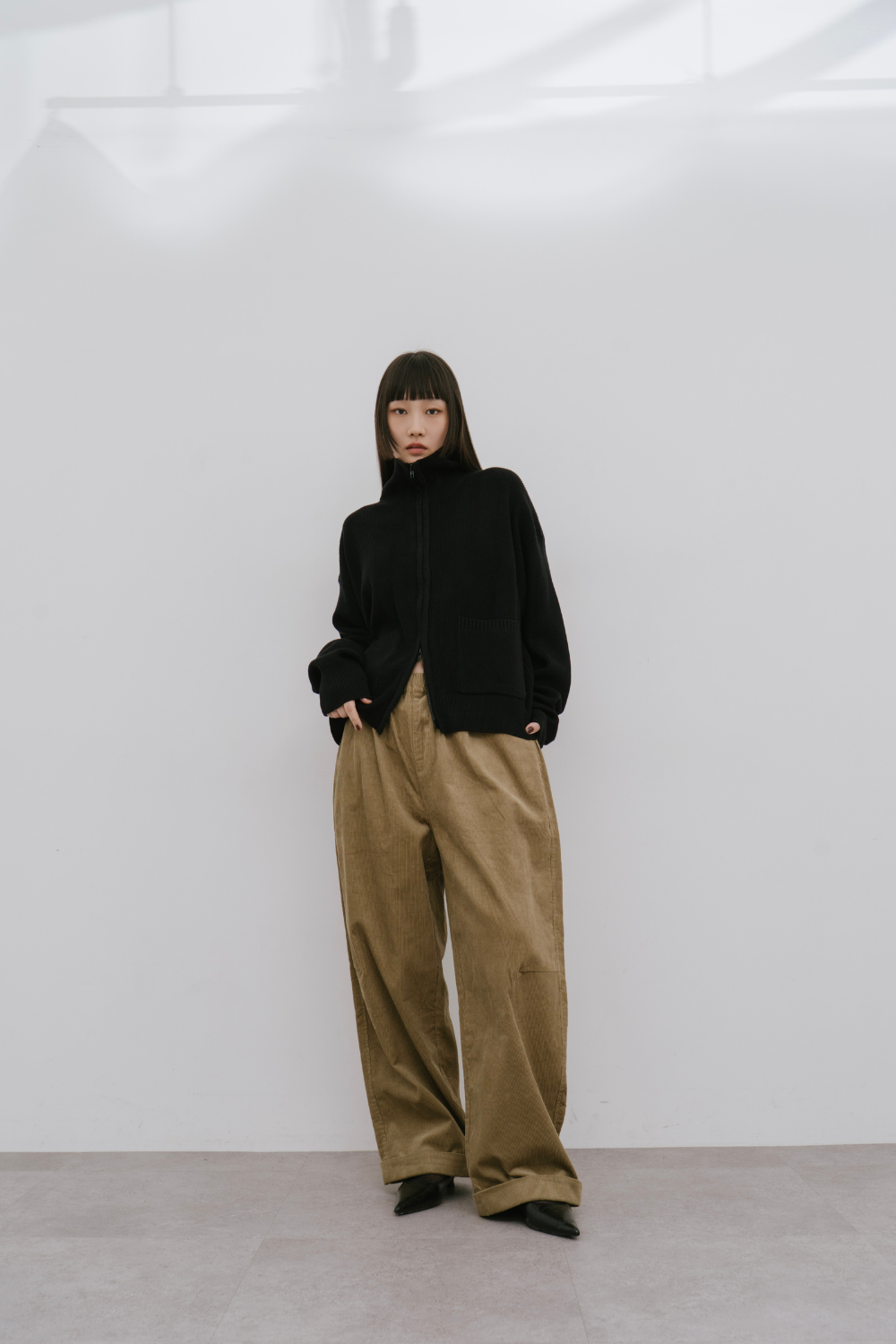 Corduroy roll up curved pants