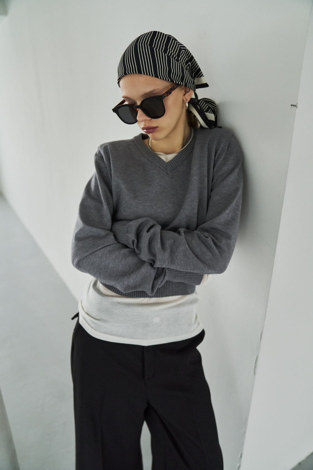 Power shoulder v-neck knit