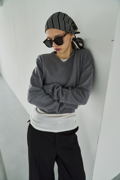 Power shoulder v-neck knit