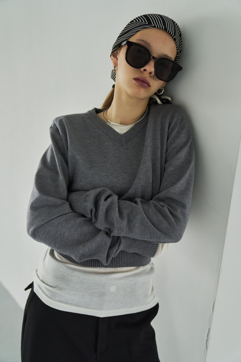 Power shoulder v-neck knit