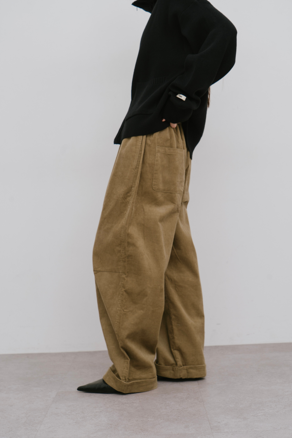 Corduroy roll up curved pants