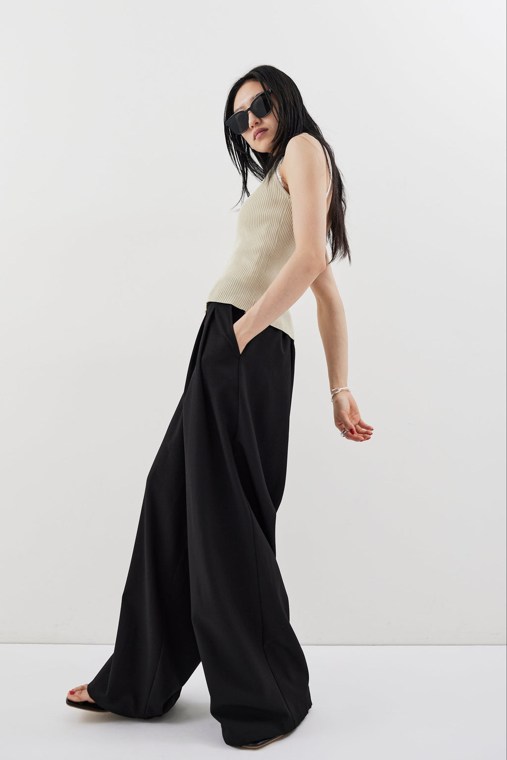 2-tuck wide pants