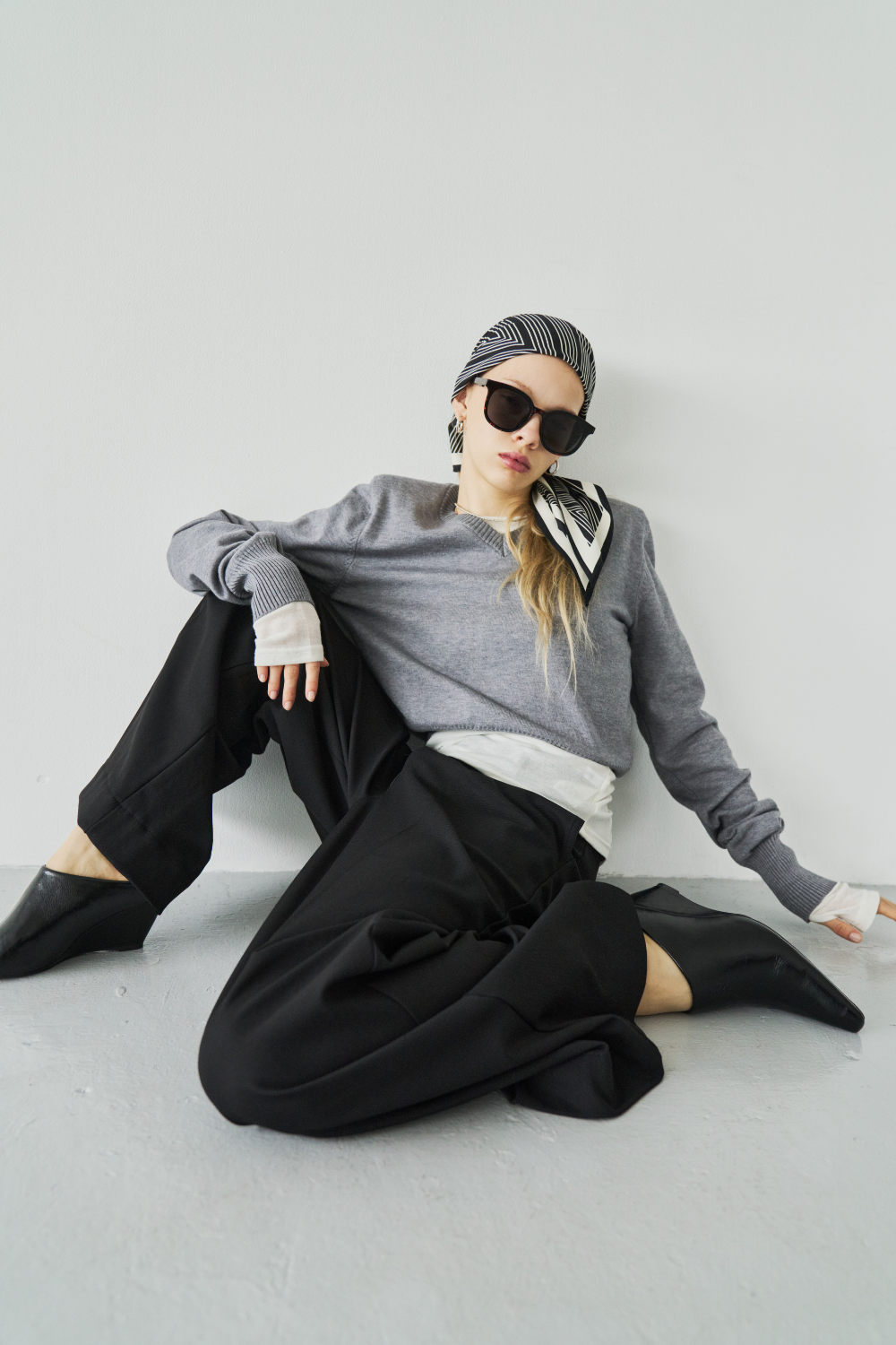 Power shoulder v-neck knit