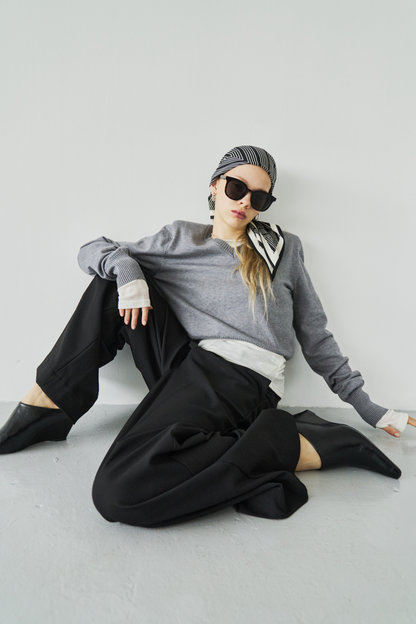 Power shoulder v-neck knit